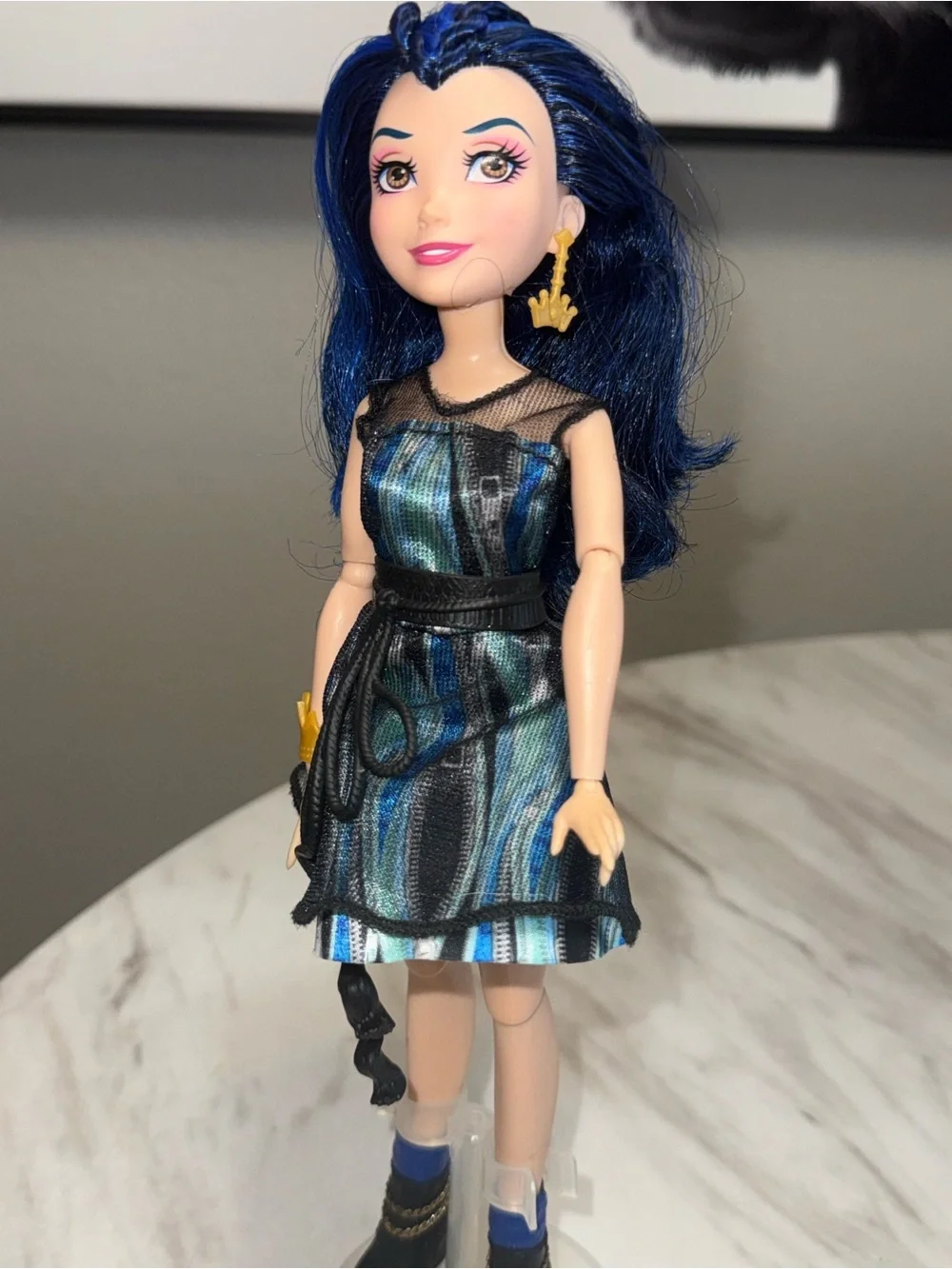 Descendent Evie lost of the isle doll